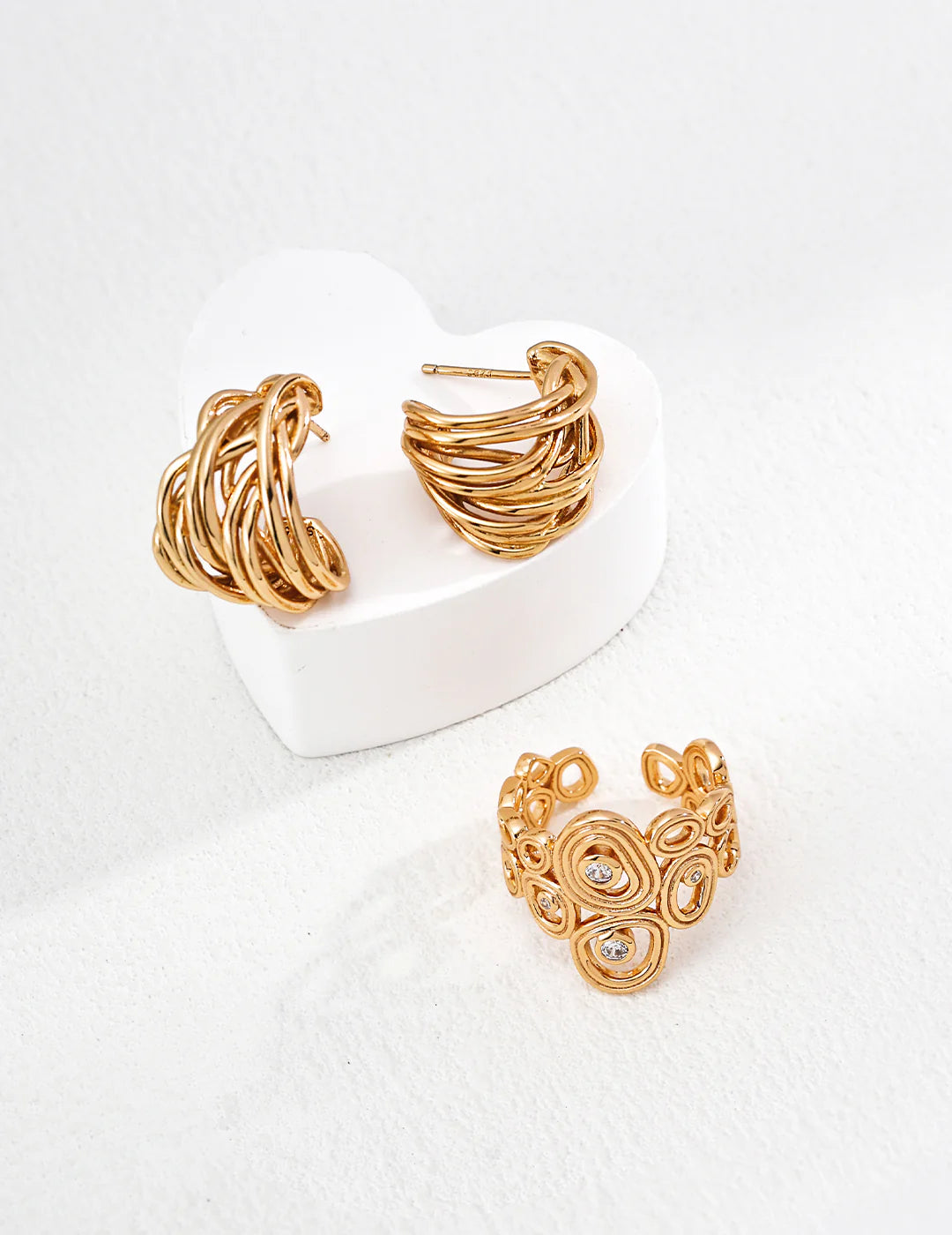 Geometric Circle Zircon Ring